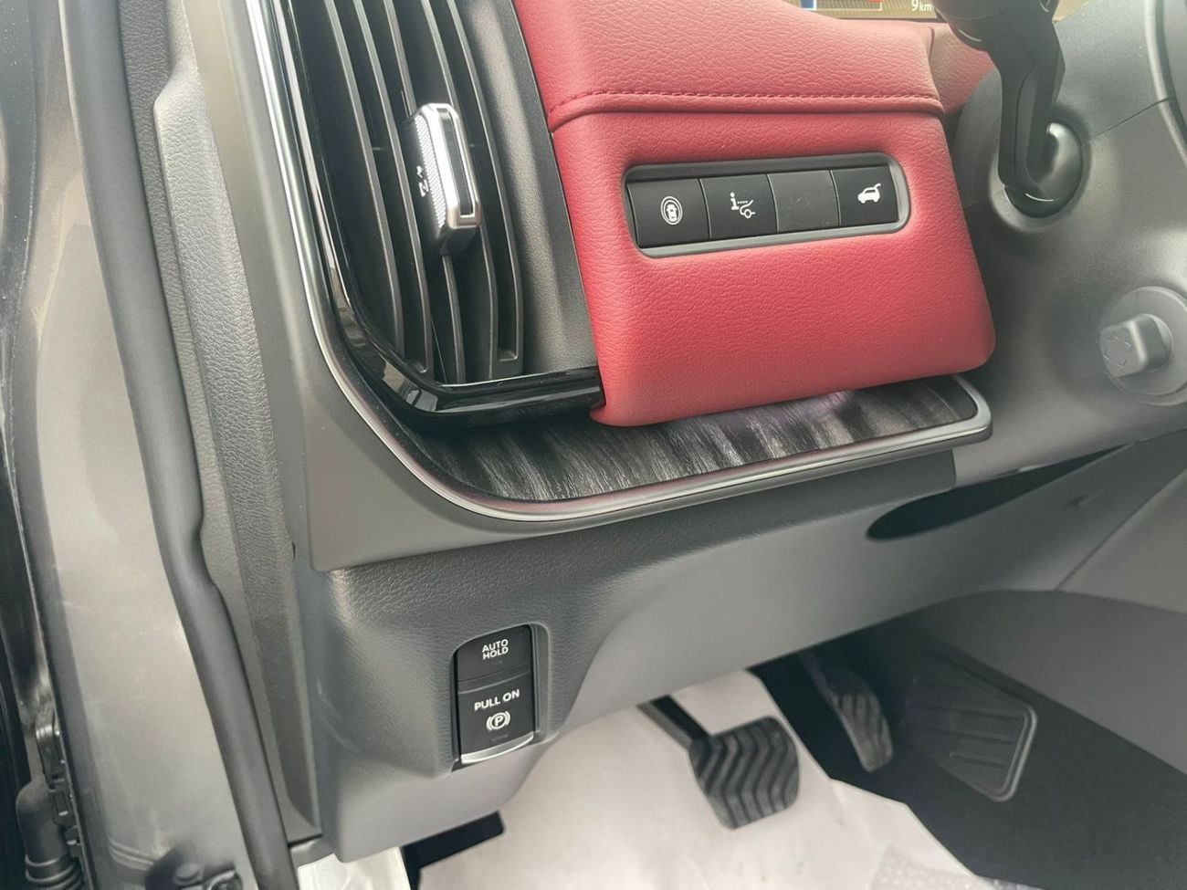 Nissan Patrol NISSAN PATROL PLATINIUM  WITH BLACK ROOF 2026