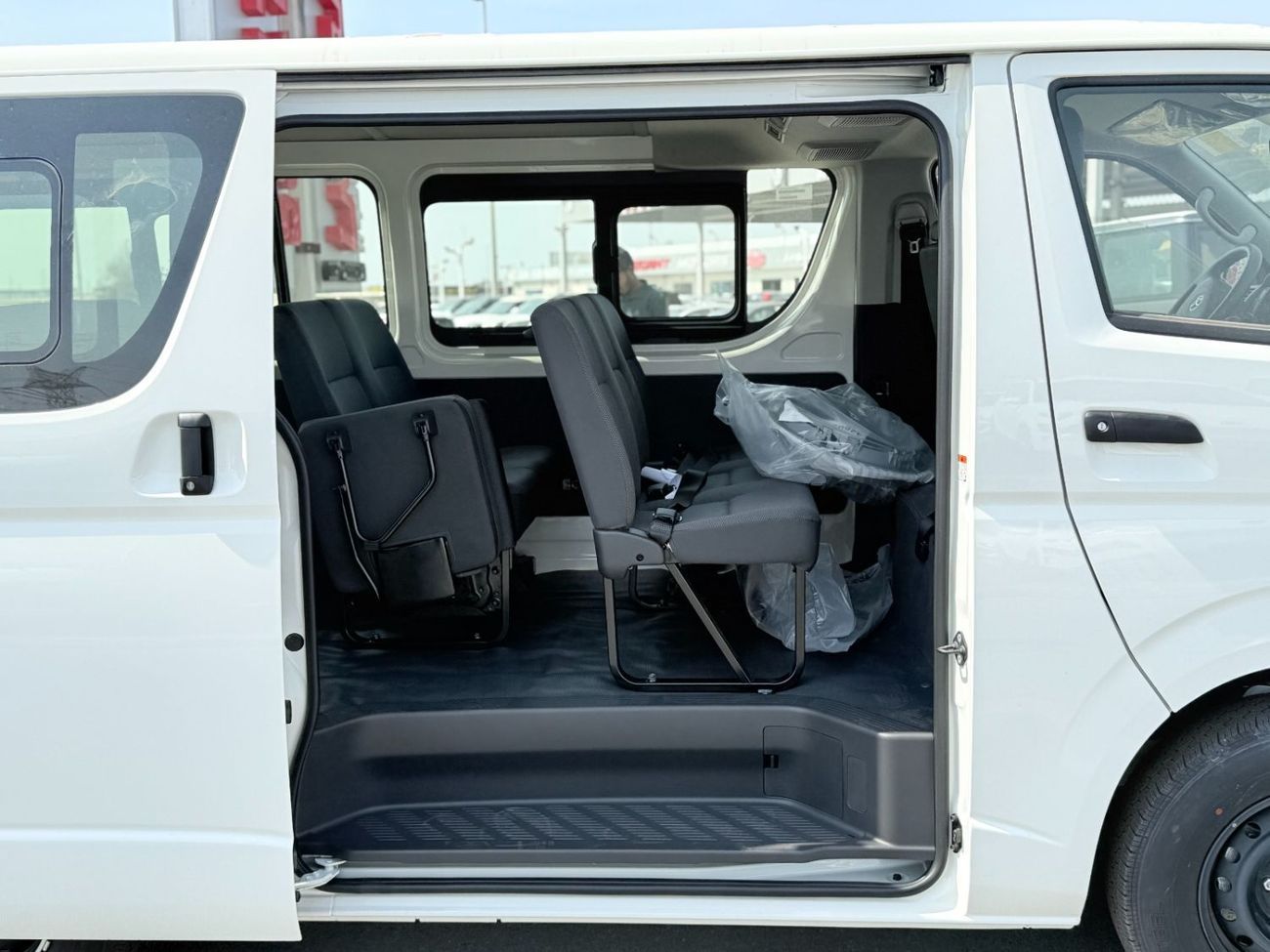 Toyota Hiace 2025 Toyota Hiace Standard-Roof 15-Seater 2.7L 4-Cyl Petrol M/T RWD (Old-Shape) Africa Only