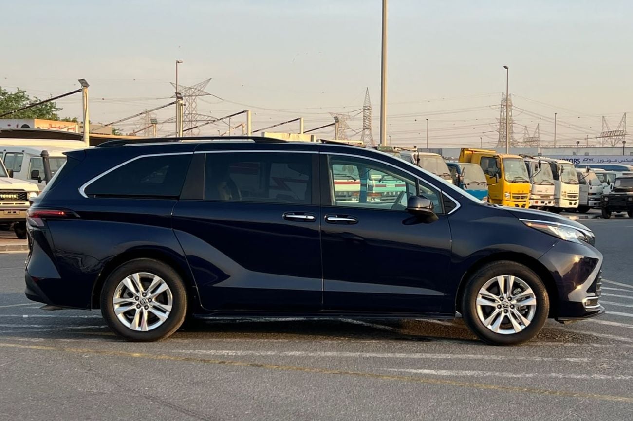 تويوتا سيينا  2024 Toyota Sienna XLE Hybrid Full Option 2.5L V4 - 7 Seater Doors Full Auto With Radar - Rear Camer