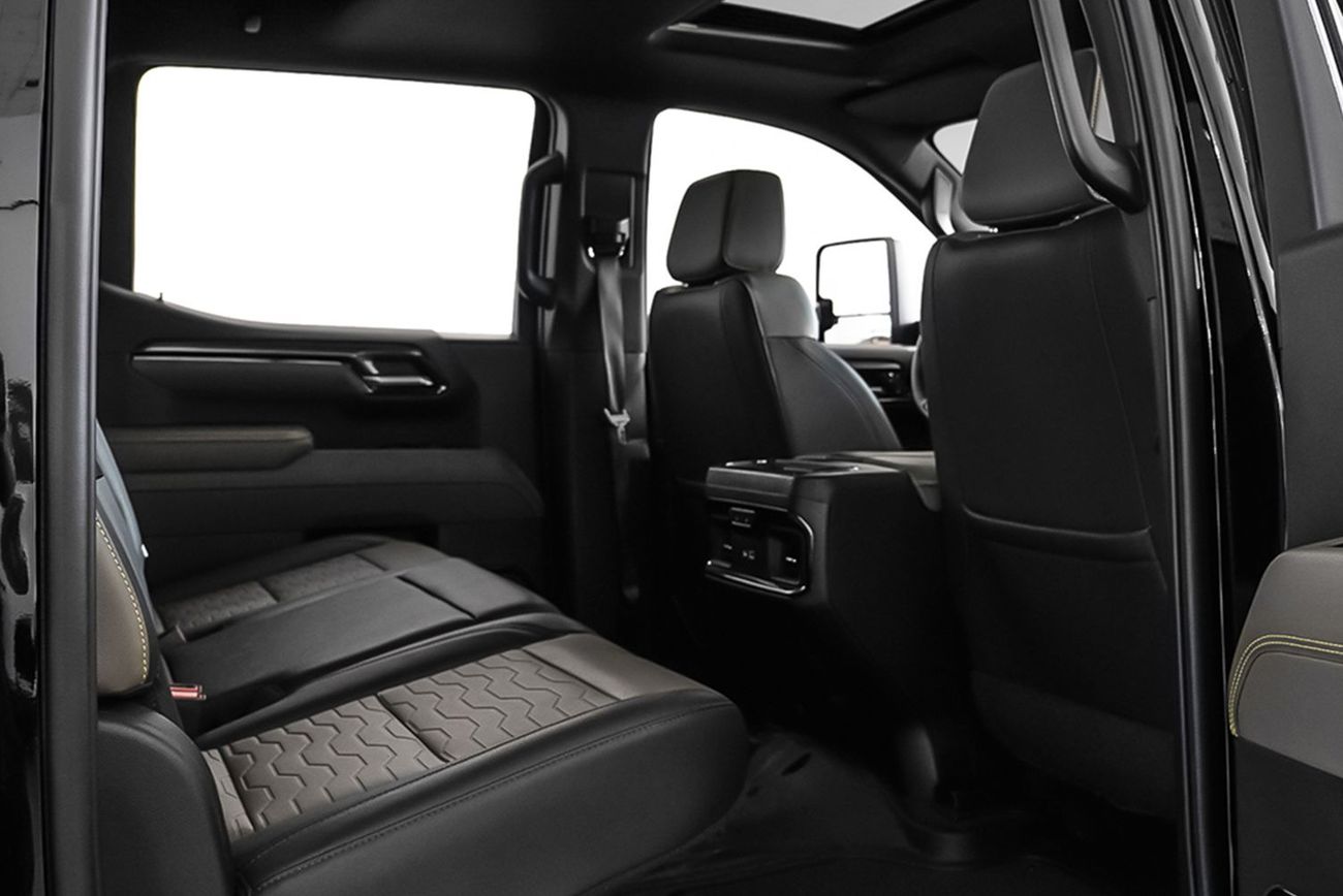 شيفروليه سيلفارادو ZR2 6.2