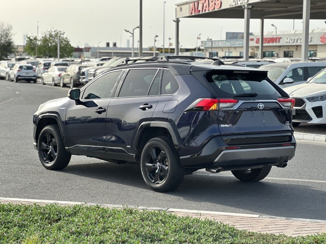 تويوتا راف ٤ Hybrid XSE, sunroof,leather seats, push start Full Option