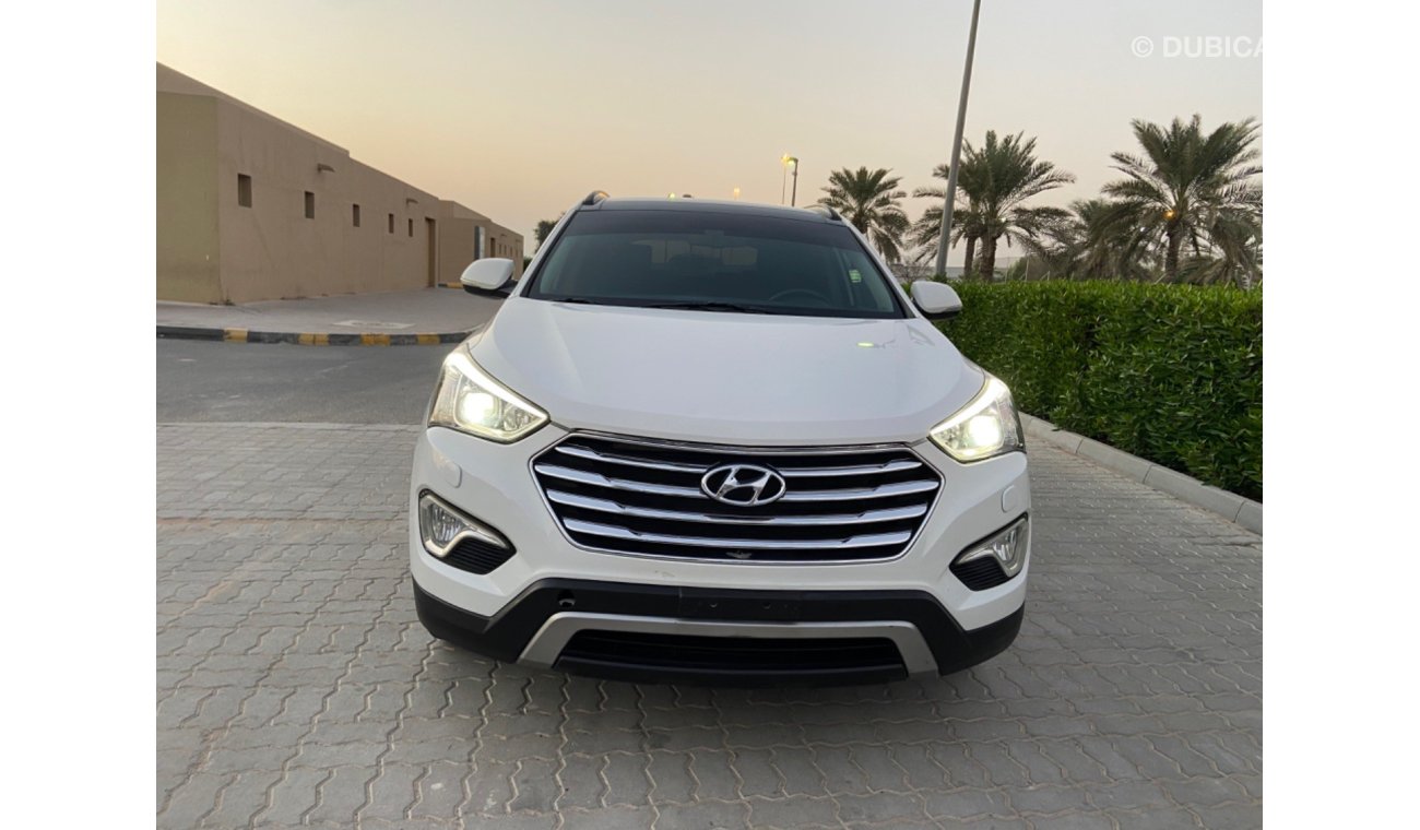 Hyundai Santa Fe 2015 3,5 fUll GCCvery good car km 165,831 AED 43,000