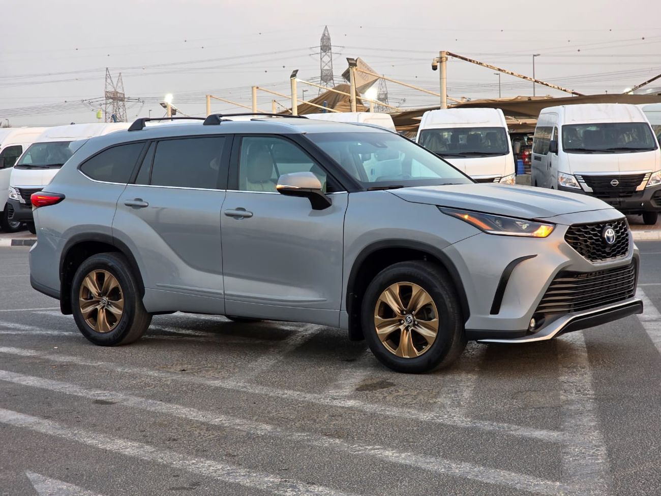 Toyota Highlander 2.5 Hybrid ( Bronze Edition) Sunroof, Push button, Trunk automatic and with spacial interior leather