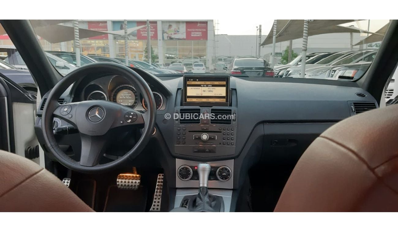 Mercedes Benz C350 Gulf panorama, full option, sensors, back wing, electric chair, white color wheels inside saffron, i
