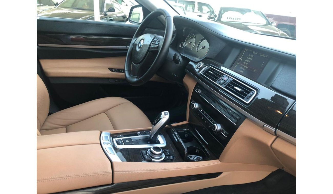 BMW 730Li Bmw 730 model 2012 GCC car prefect condition full option sun roof leather seats back camera back air