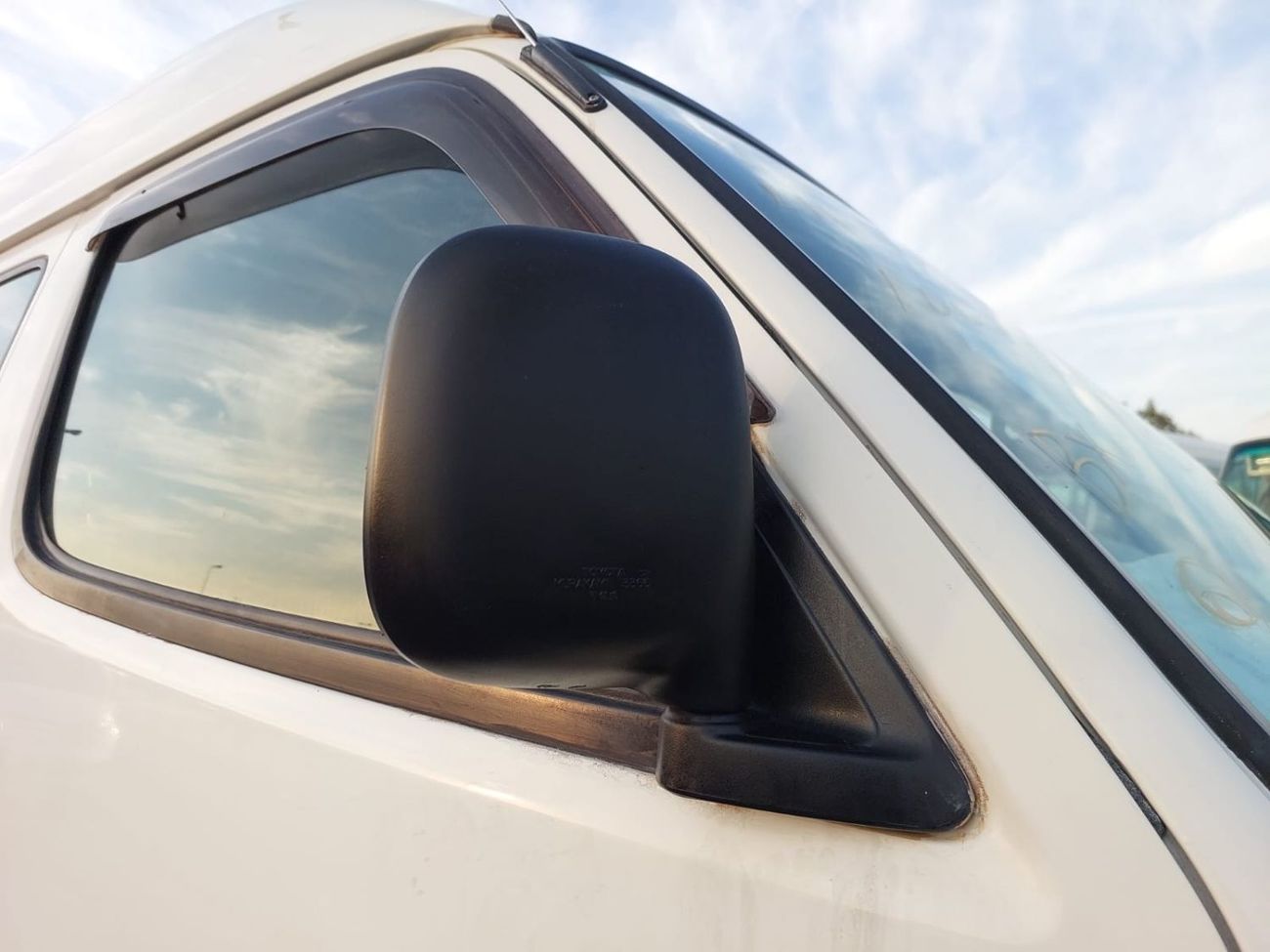 تويوتا هاياس TOYOTA HIACE COMMUTER VAN RHD 2003 MODEL 3.0 L DIESEL AUTOMATIC(PM03773)