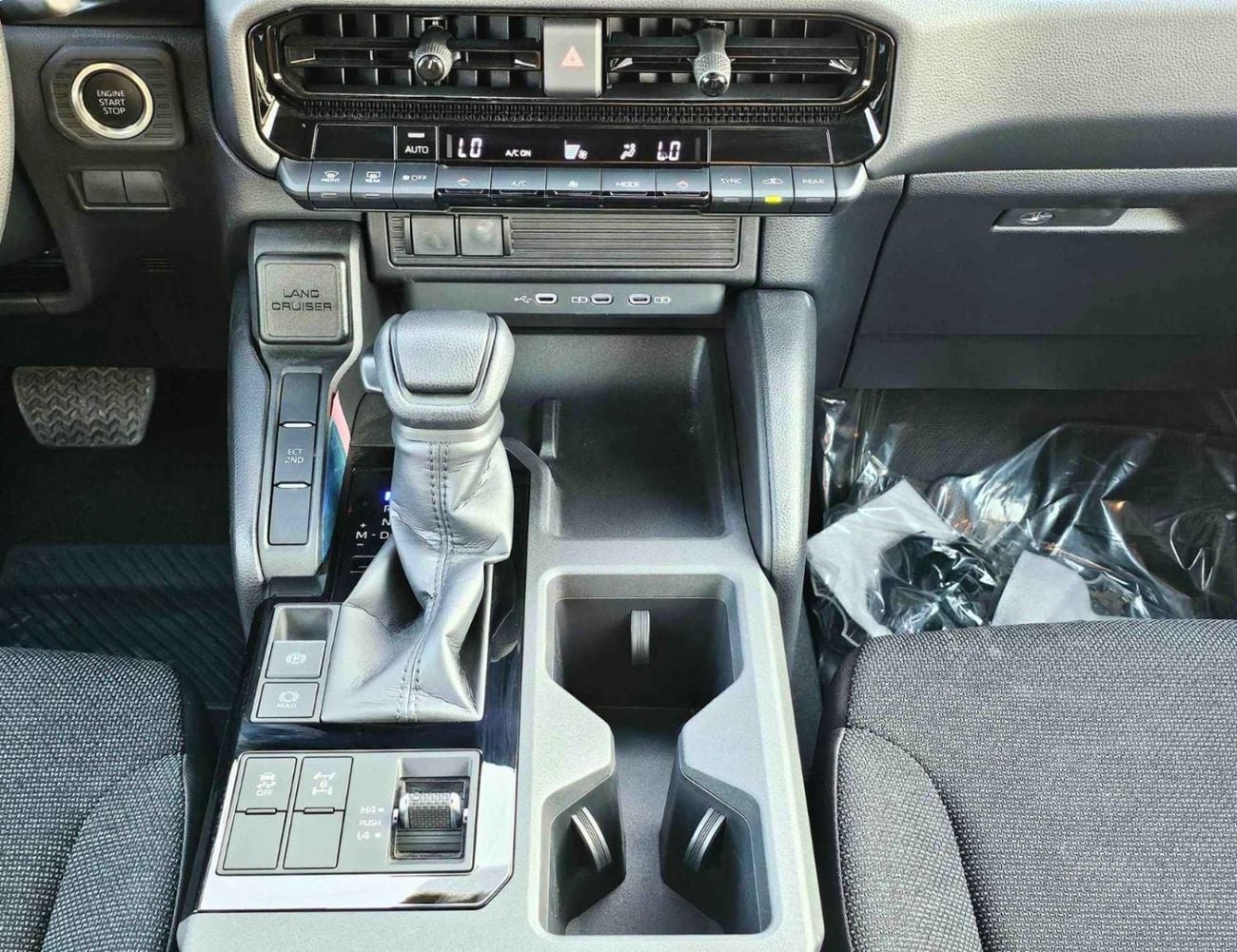 Toyota Prado TXR TOYOTA PRADO URBAN ROUND LIGHTS FABRIC SEATS SMALL DVD BASIC E OM PETROL AT 2.4L V4 4WD (CODE # P24U