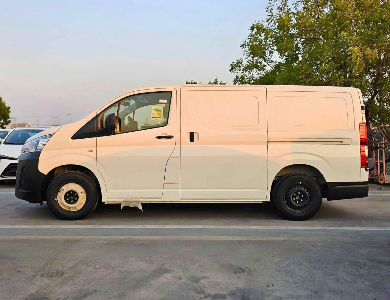 تويوتا هاياس CARGO MID ROOF/3.5L PETROL V6 A/T/ REAR CAMERA (CODE # HCPMB2)