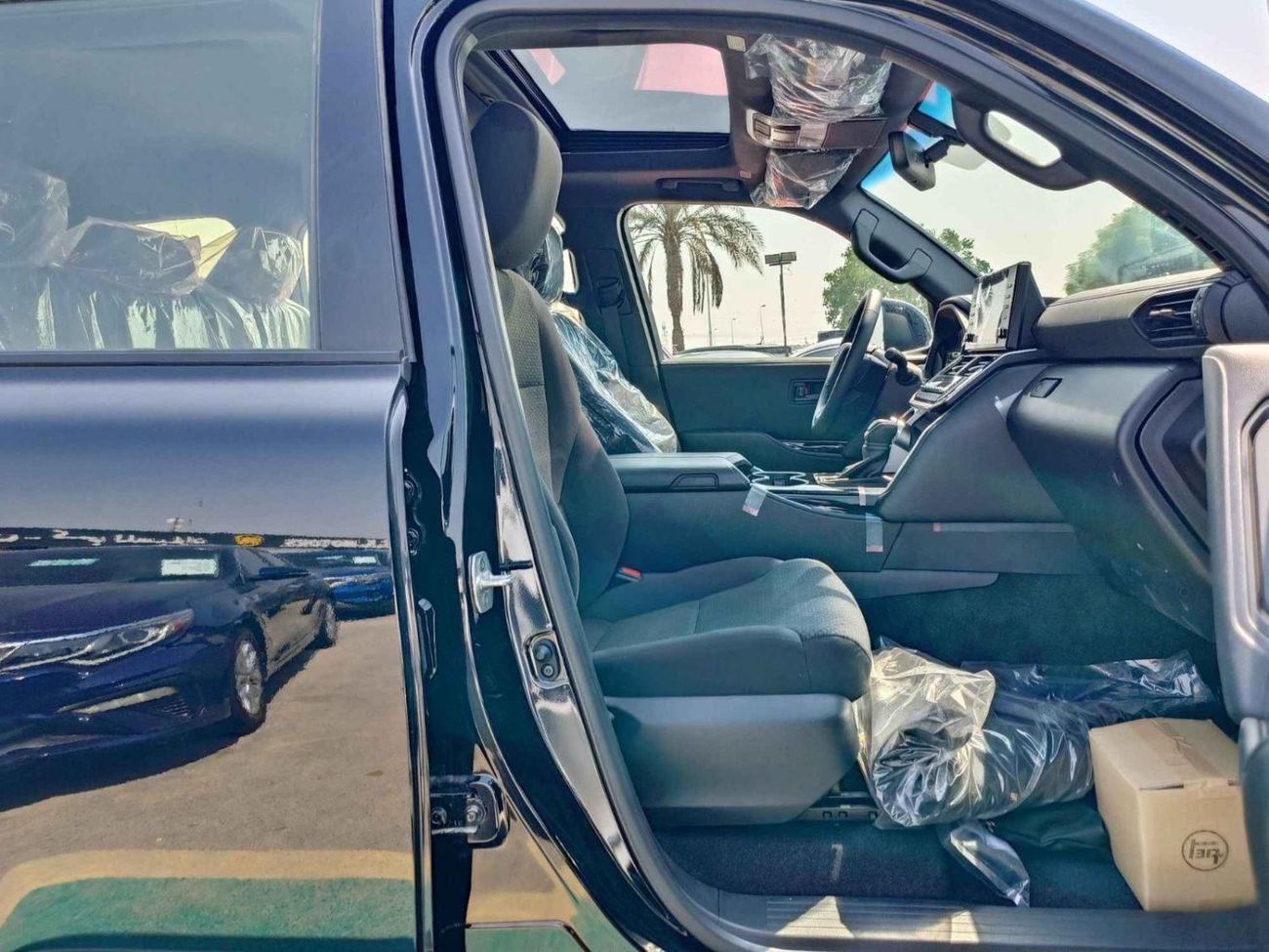 تويوتا لاند كروزر LC300 GXR / 3.5L V6 PETROL / SUNROOF / FABRIC SEATS / DRIVER POWER SEATS (CODE # LC35GXRM)