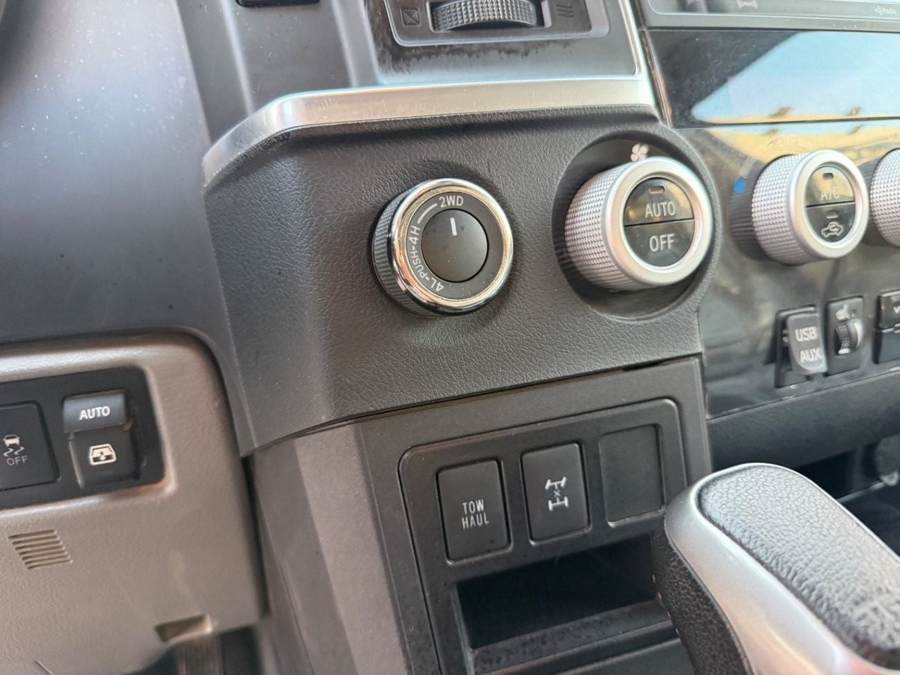 Toyota Sequoia SR5 (NON GCC)