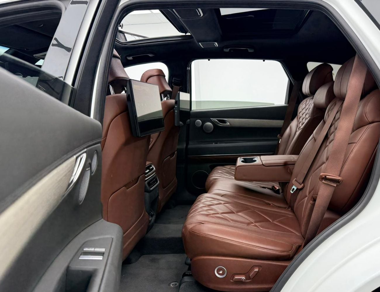 جينيسس GV80 Royal 3.5L AWD 2025 Genesis GV80 Royal, 2030 Genesis Warranty + Service Pack, Very Low Km, 7 Seater,