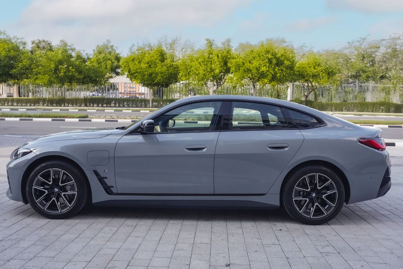 بي أم دبليو i4 2025 BMW i4 e-Drive 40 M-Sport kit RWD Brooklyn Gray 0Km