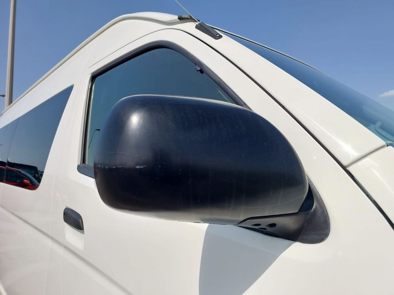 تويوتا هاياس TOYOTA HIACE COMMUTER VAN RHD 2015 MODEL 3.0 L DIESEL AUTOMATIC(PM26086)