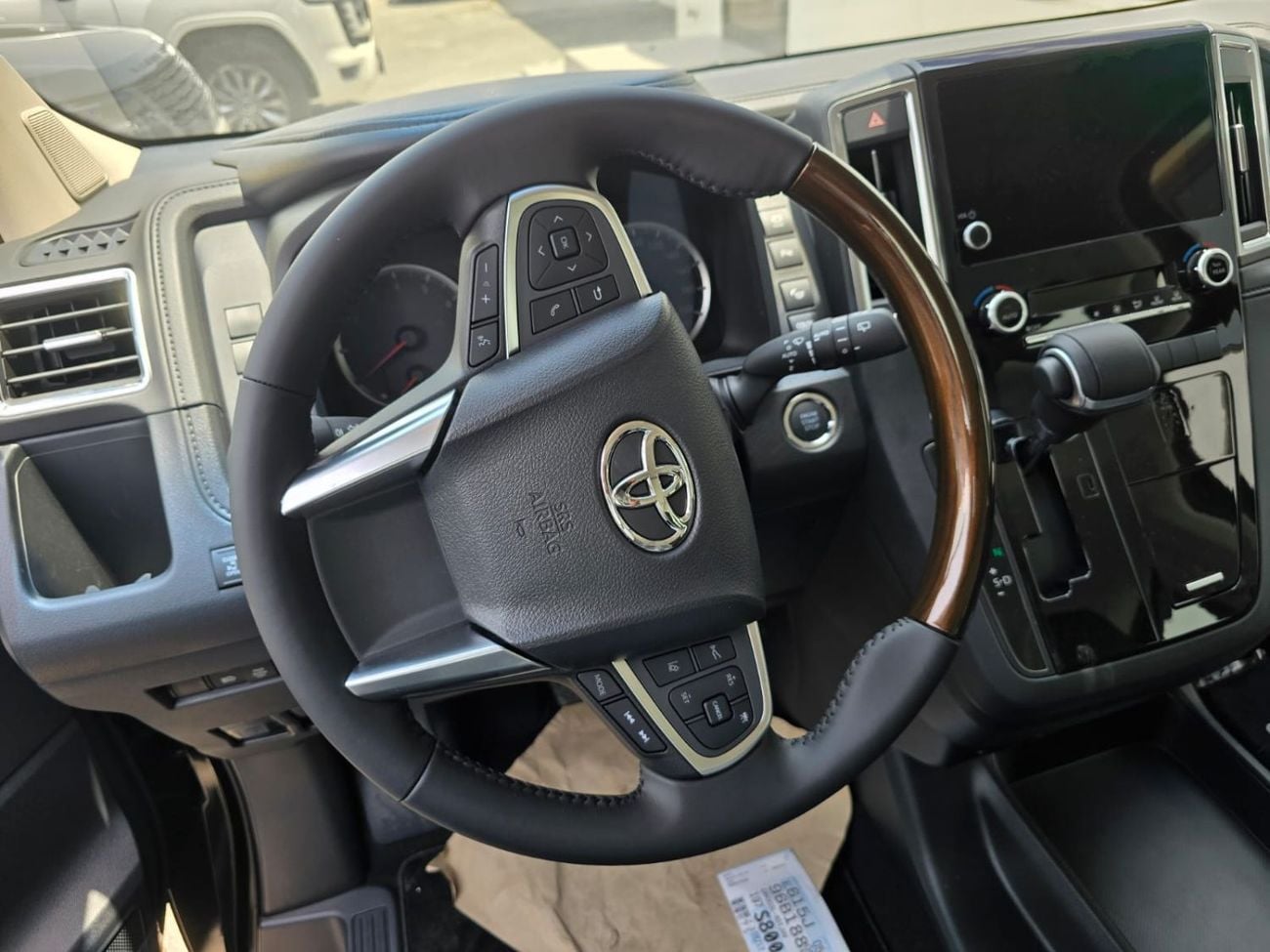 تويوتا جرافينا 3.5L V6 PETROL PREMIUM  6 SEATER FULL OPTION