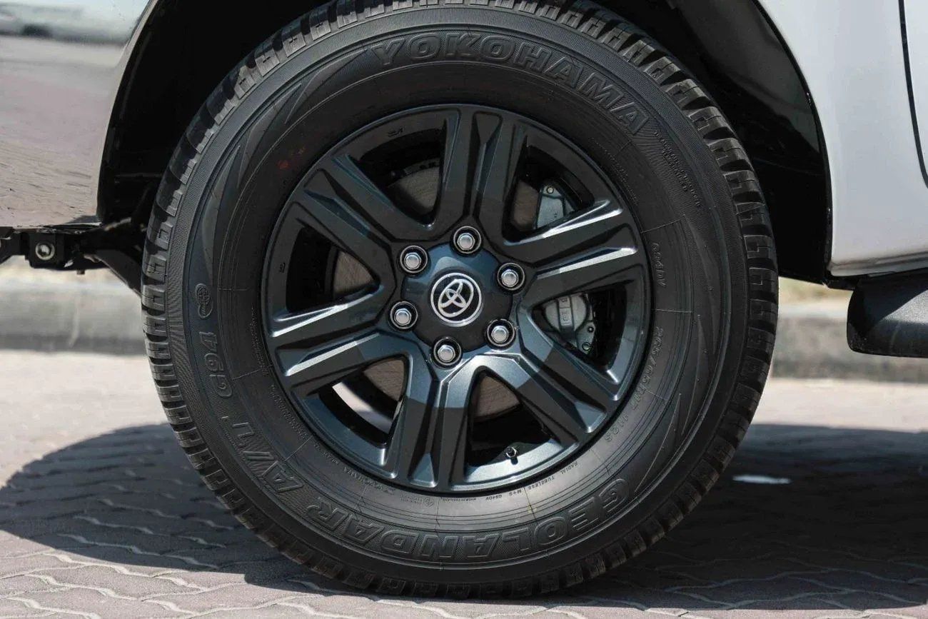 Toyota Hilux GLX 2.7L Double Cab Utility 4WD A/T 4X4 GCC FULL 1/1