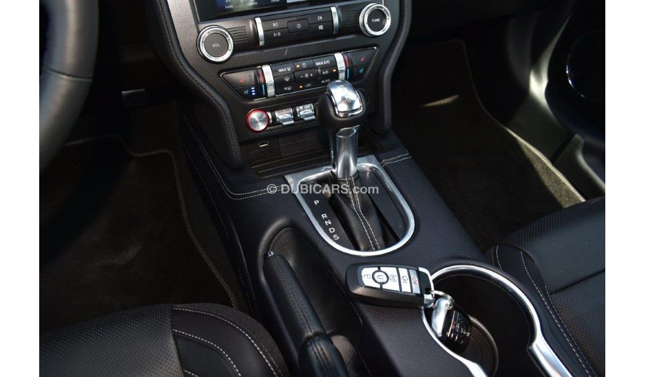 Ford Mustang Fastback GT Premium V8 5.0L Automatic