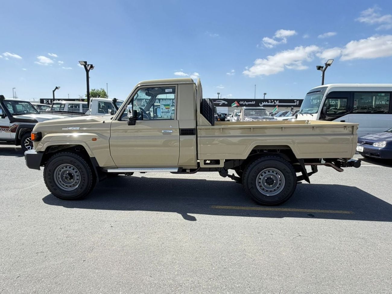 تويوتا لاند كروزر بيك آب LC79 single cabina 4,0L  Automatic model 2026 Basic Oman Spec