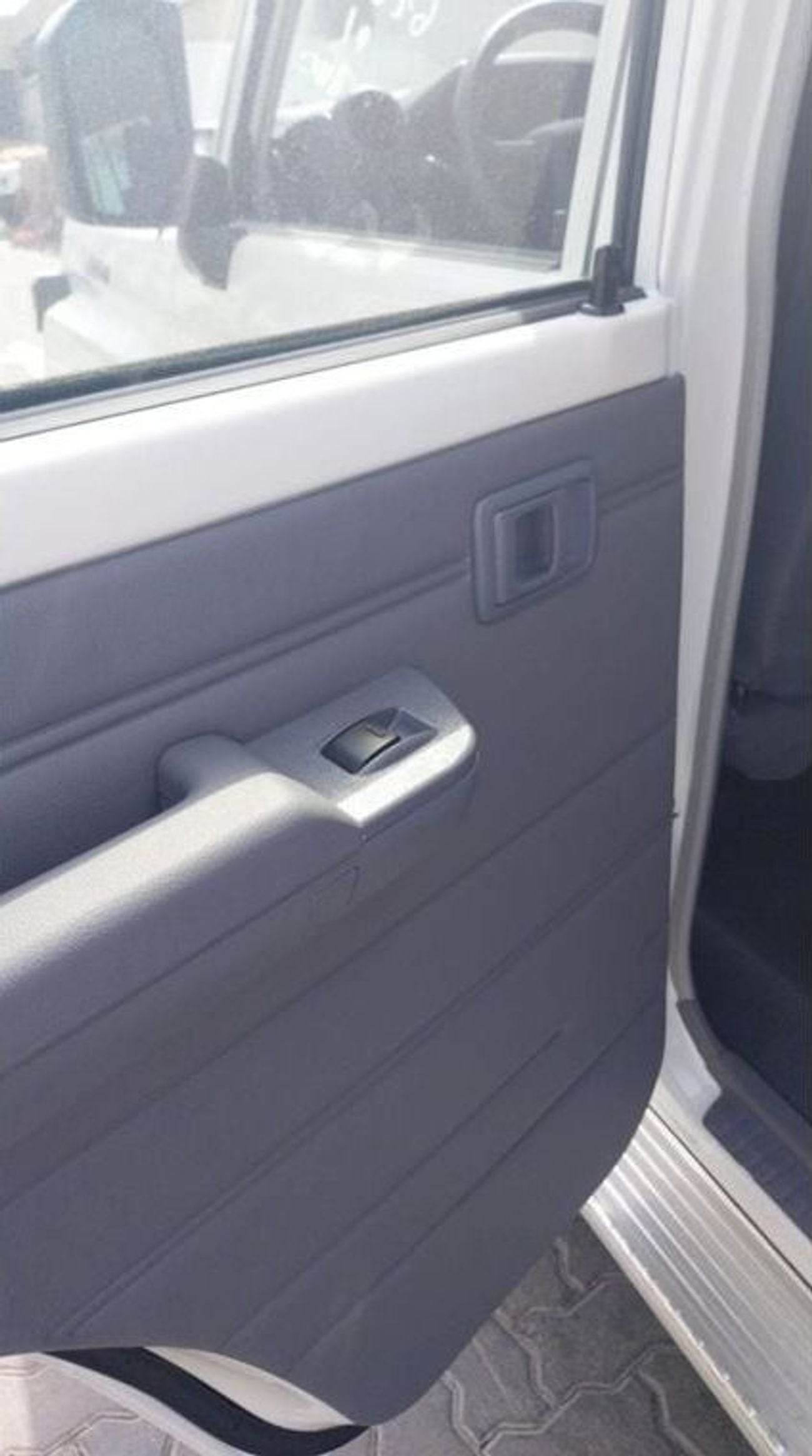 Toyota Land Cruiser Pick Up Double Cab 2.8L AT Diesel V4 with warranty