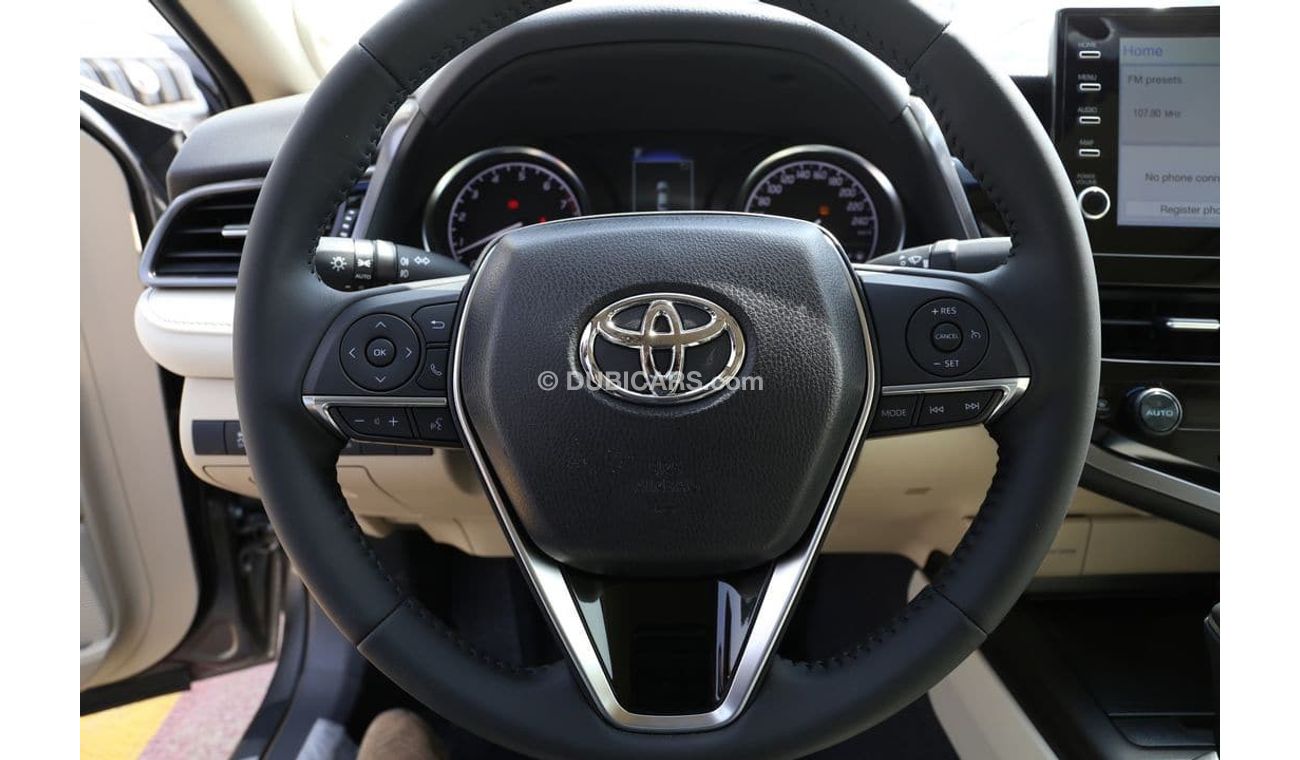 تويوتا كامري 2.5L GLE PET A/T - 23YM -  w/SUNRF - SIL_BEIG (EXPORT OFFER)