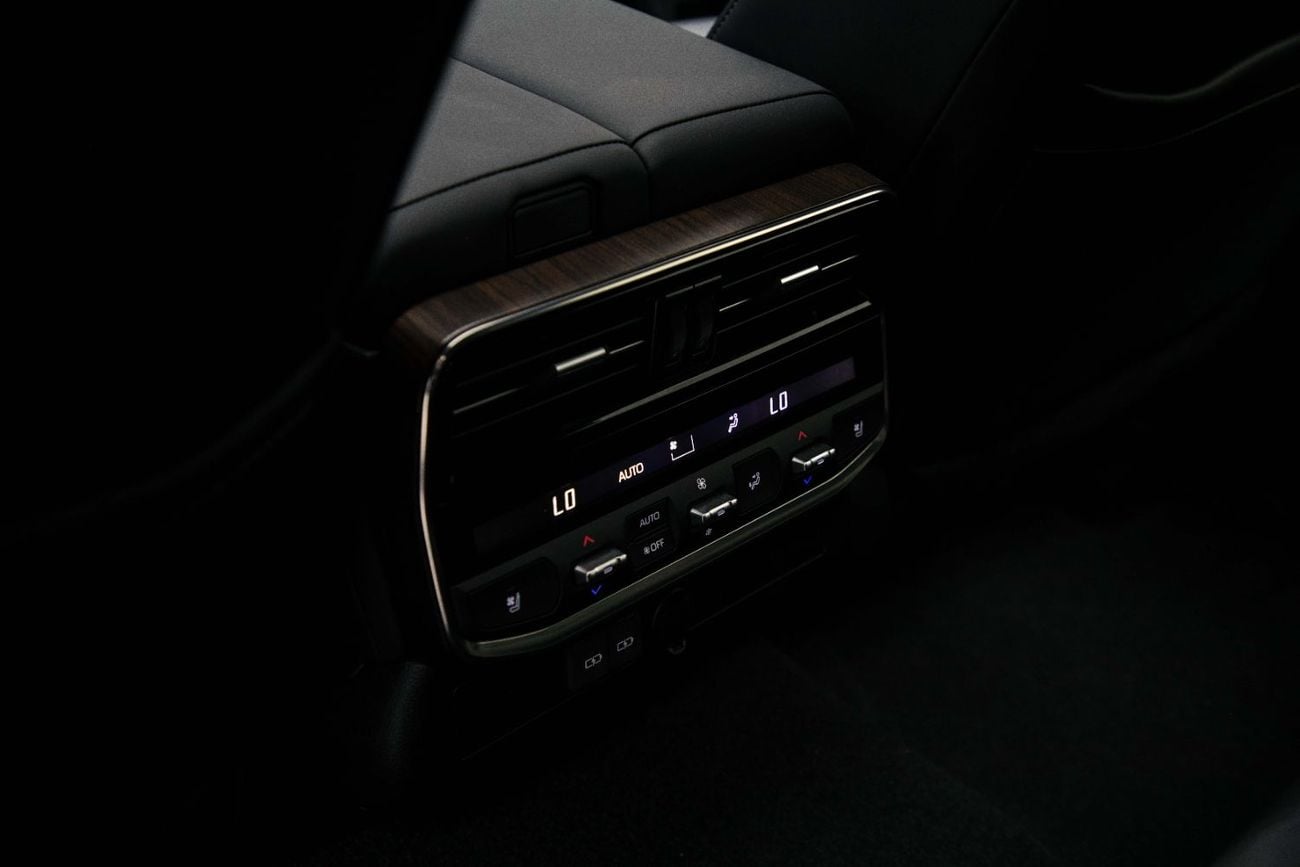 تويوتا لاند كروزر VX 3.3L - Grey Metallic Inside Black | Export Only