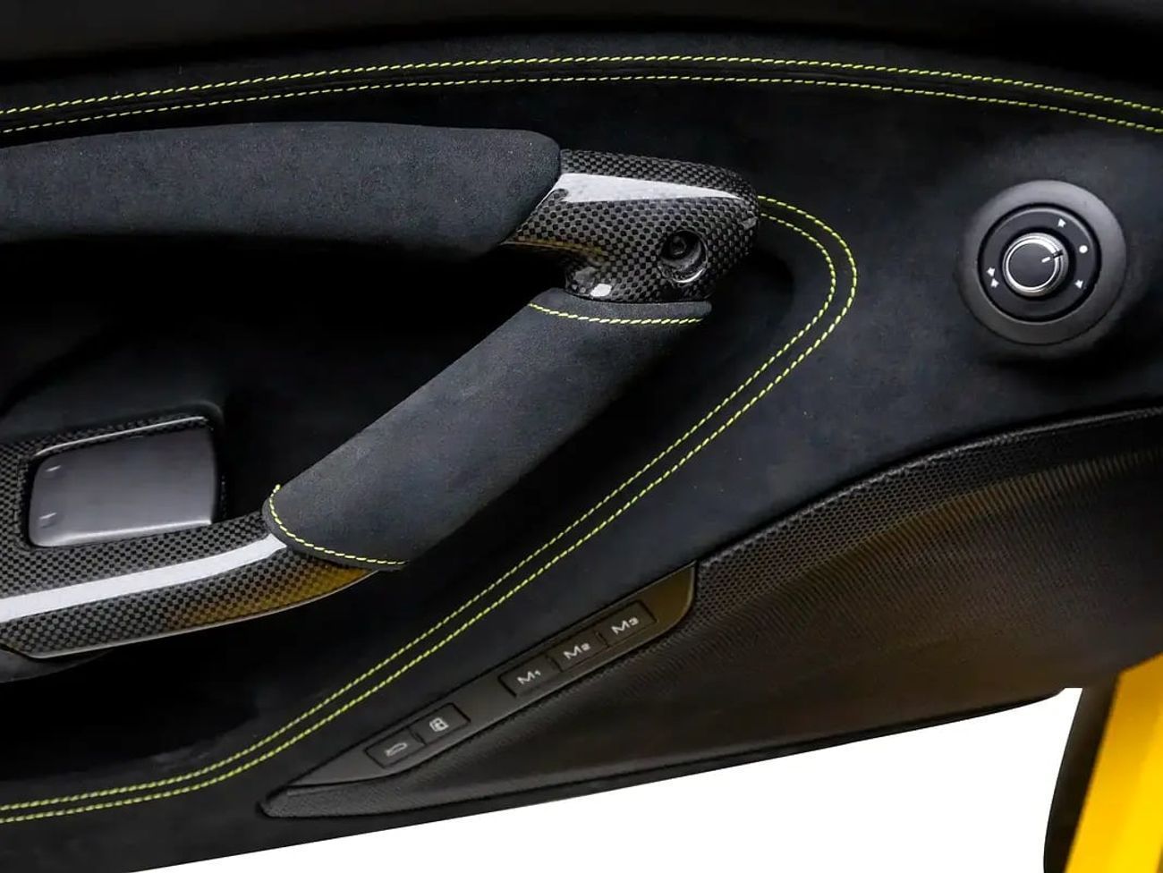 فيراري F8 تريبوتو With Warranty and Service Contract