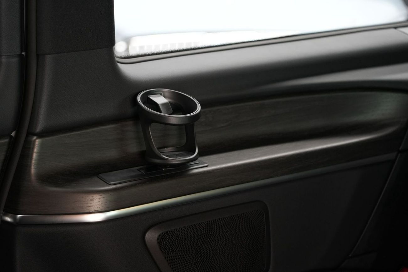 مرسيدس بنز V 300 ‏Mercedes-Benz V 300 AVANTGARDE | 2026 GCC 0km | Agency Warranty