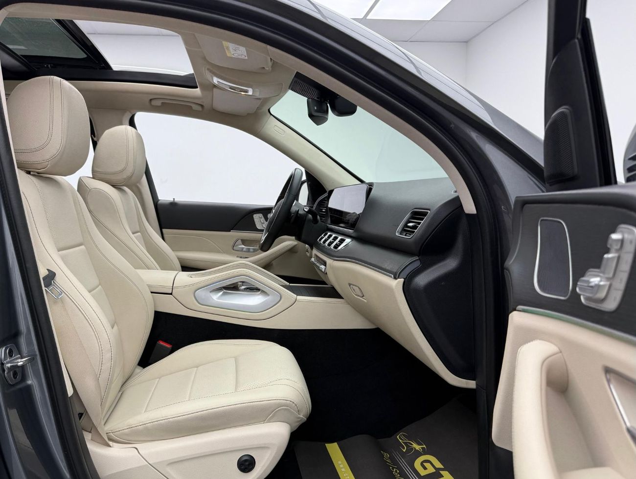 مرسيدس بنز GLE 450 2023 Mercedes-Benz GLE 450 4MATIC,One Year Unlimited KM Warranty,Full service history,GCC