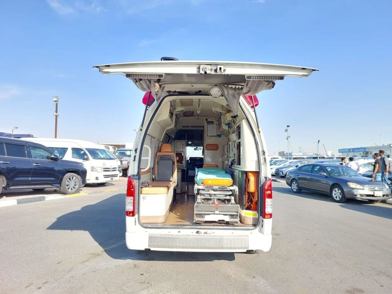 Toyota Hiace TOYOTA HIACE VAN AMBULANCE RHD 2015 MODEL 2.7 L PETROL AUTOMATIC(PM15323)