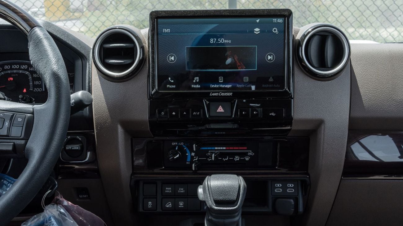 Toyota Land Cruiser 70 2026 Toyota Land Cruiser LC76 2.8L AT Diesel Full Option (Beige)