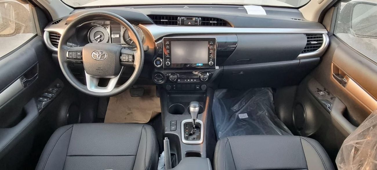 تويوتا هيلوكس SGLX TOYOTA HILUX 2.4L DIESEL 4X4 A/T LEATHER SEATS MY 2025