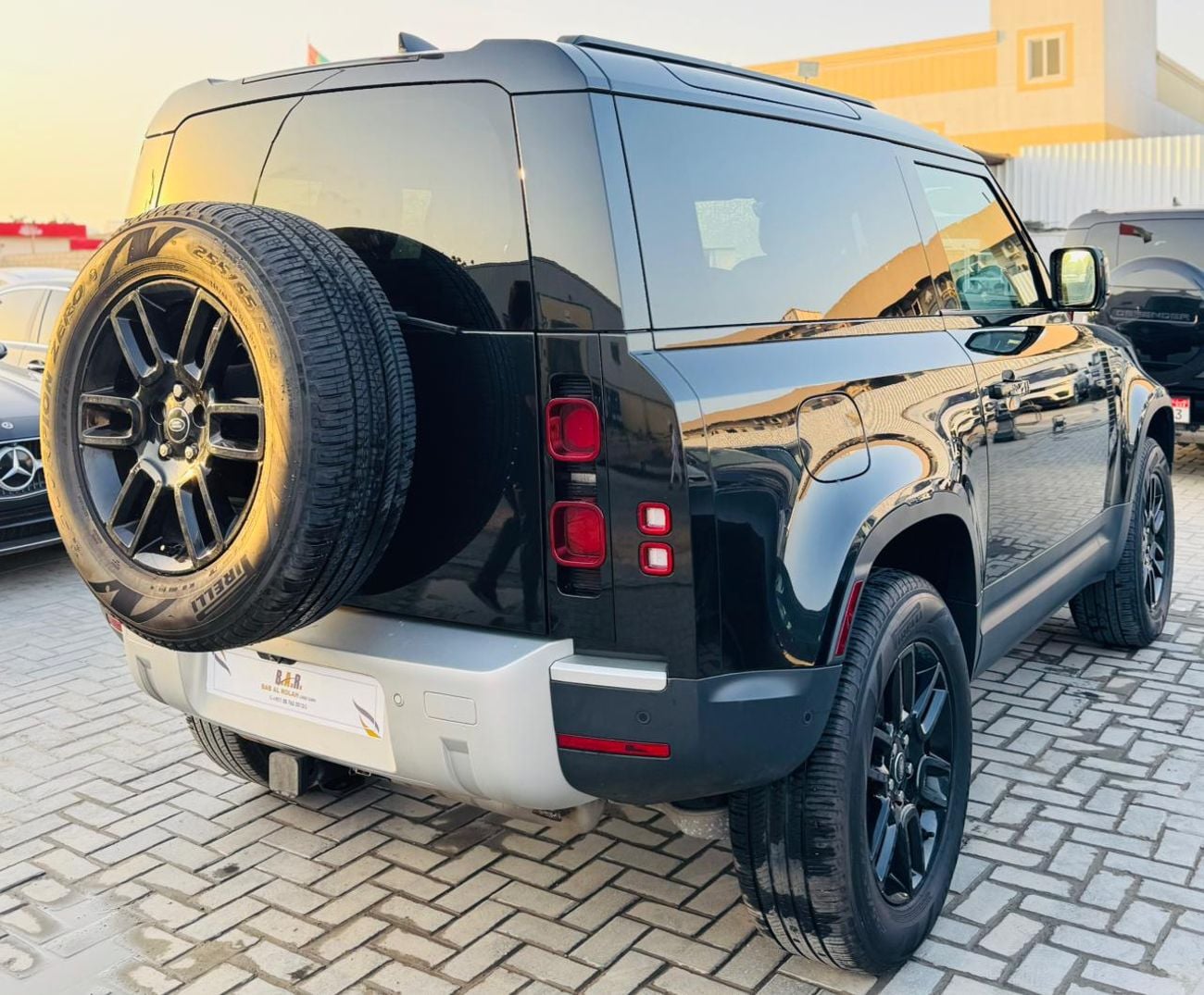 Land Rover Defender 90 S P300