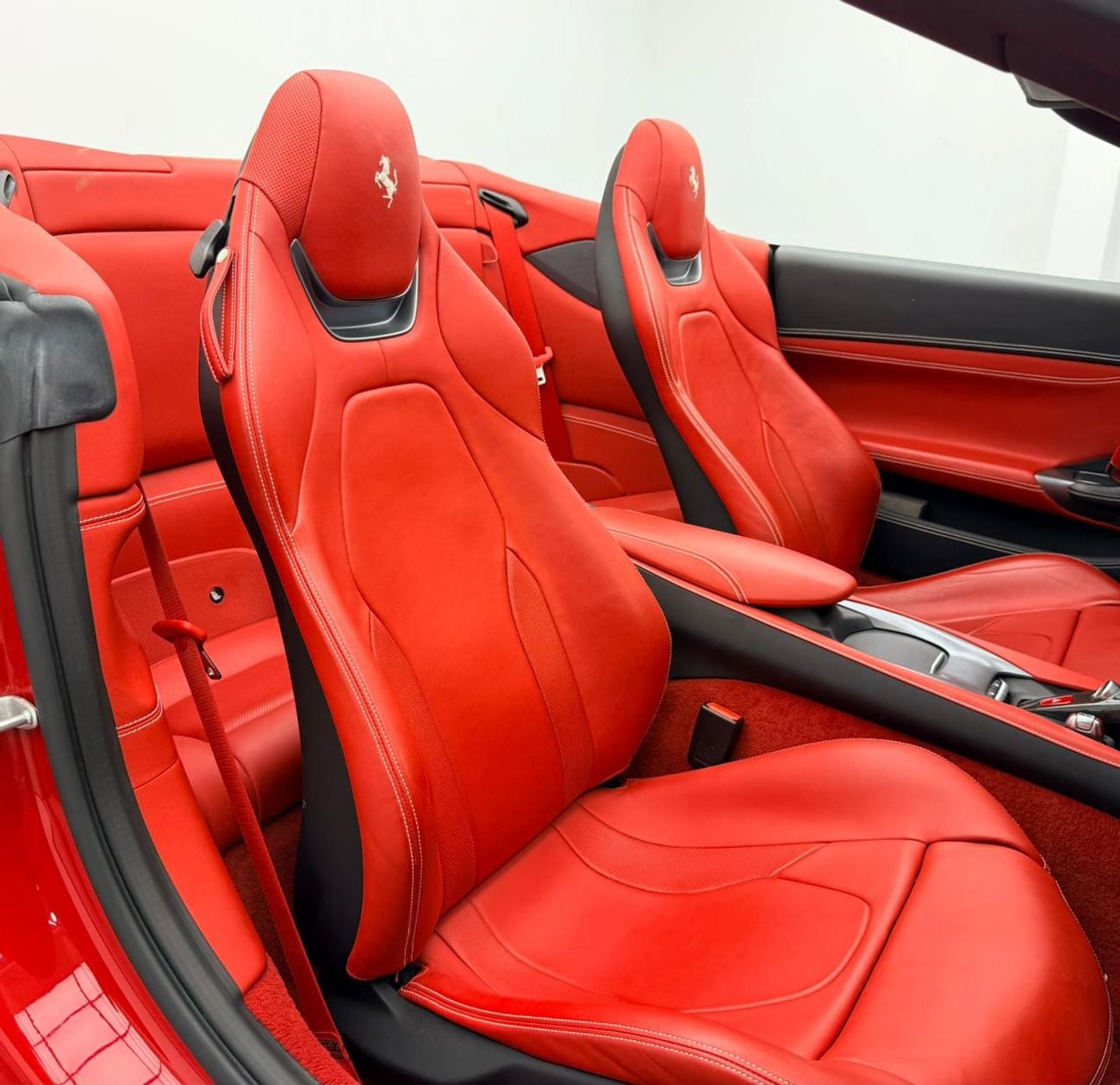 فيراري بورتوفينو 2019 Ferrari Portofino, Warranty, Service History, Carbon Fiber Interior, Fully Loaded, Jap
