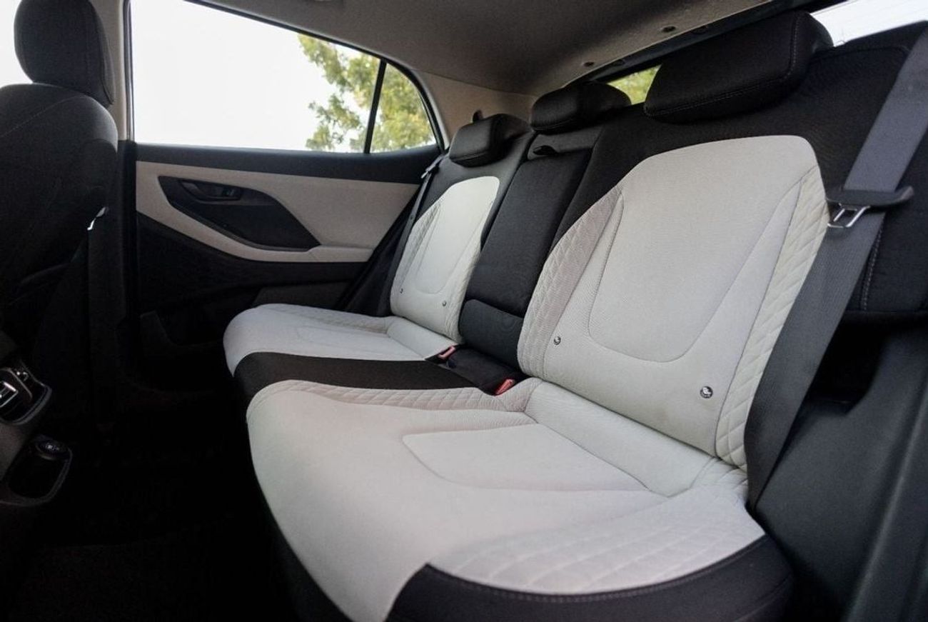 Hyundai Creta Std 1.5L Hyundai Creta 2022 GCC under Warranty with Flexible Down-Payment.