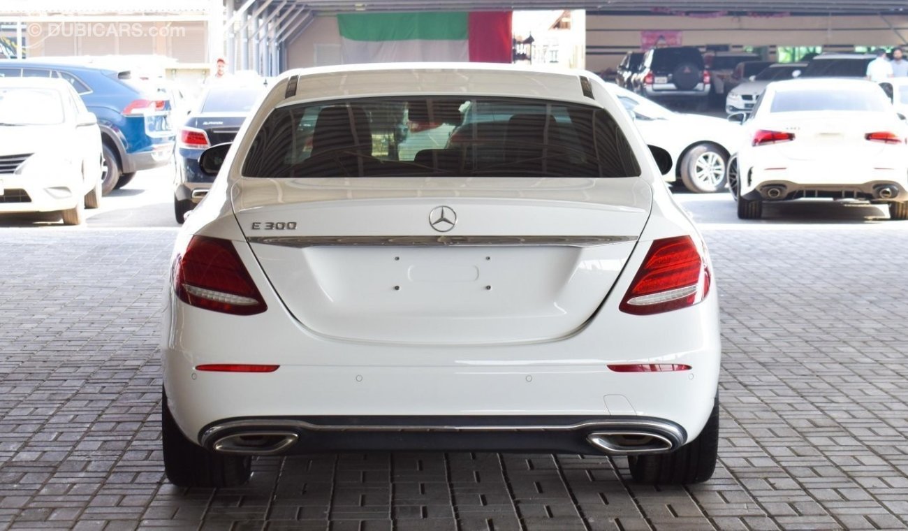 مرسيدس بنز E300 مرسيدس E300  سنة الصنع 2019  اللون الخراجي ابيض  اللون الداخلي بني  فتحه  مرايا و زجاج واقفال وكراسي