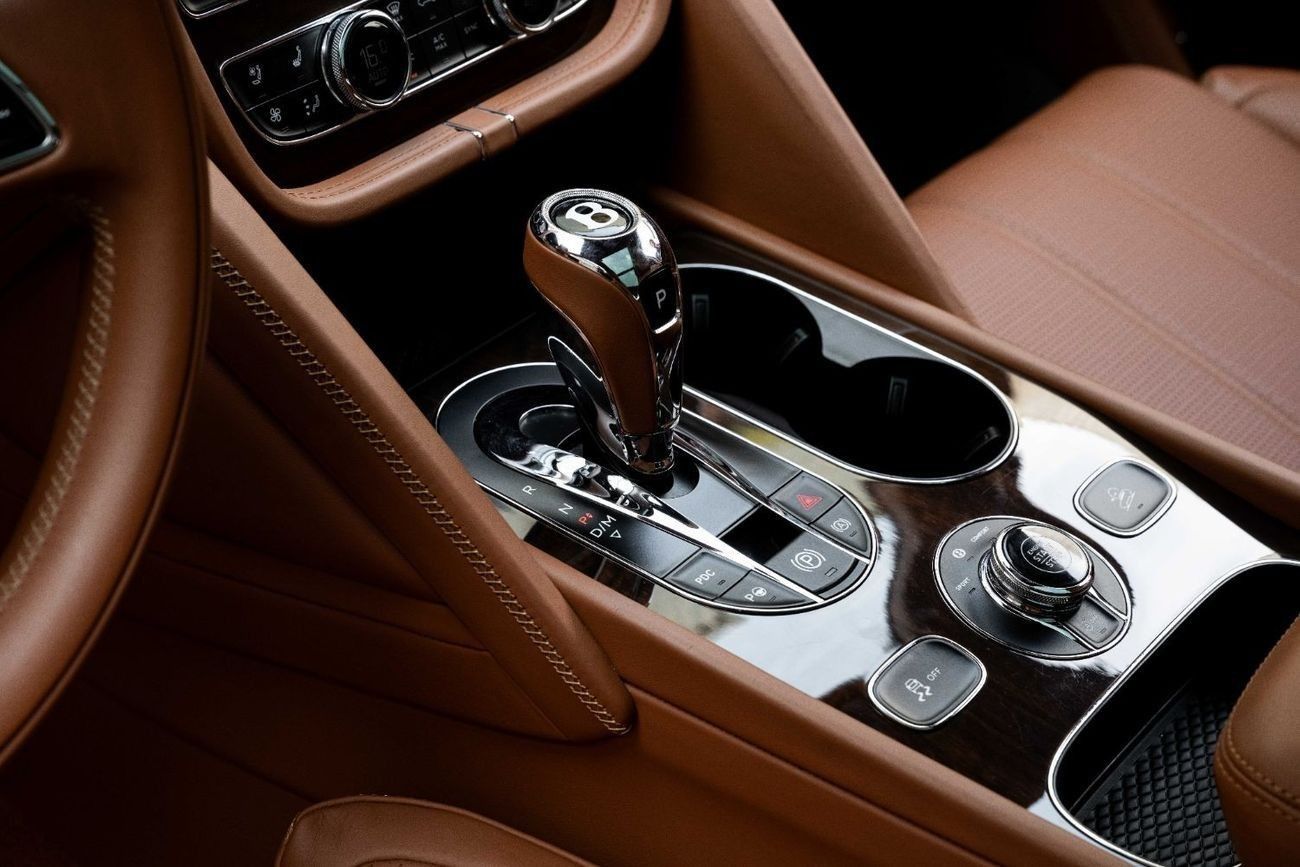 بنتلي بينتايجا V8 | 11,750 P.M  | 0% Downpayment | Full Bentley History!