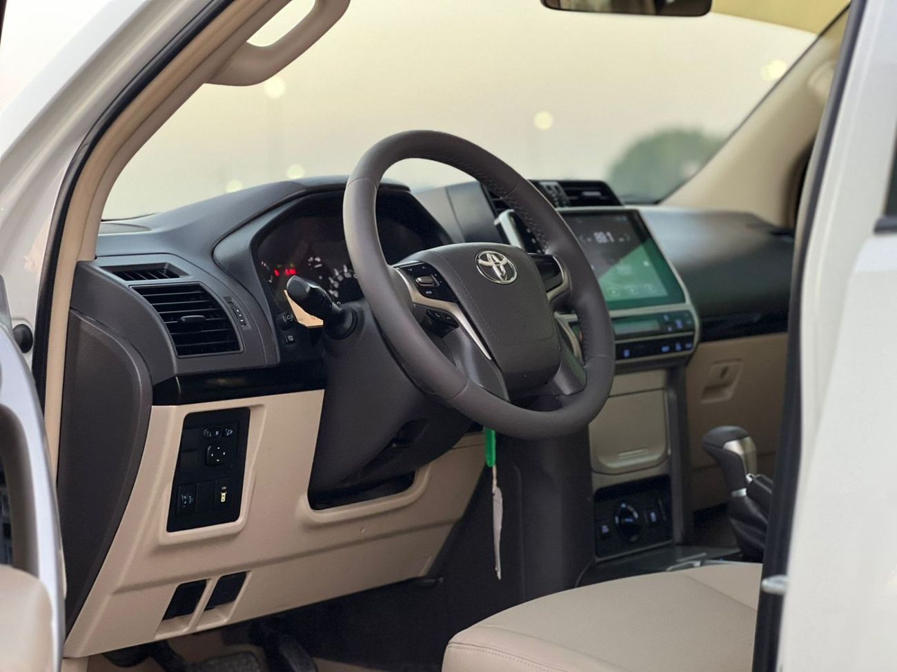 Toyota Prado 2019 Toyota Prado TXL 2.7L V4 - AWD 4x4 - GCC - Full Screen - Leather seat  - 7 Seater