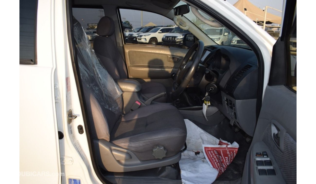 Toyota Hilux diesel right hand drive white color manual gear 3.0L year 2008