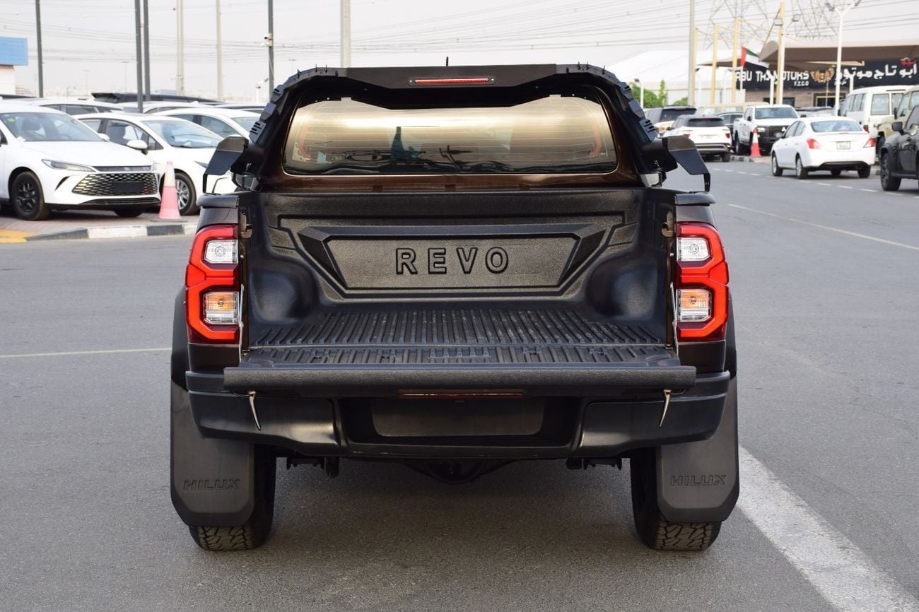 تويوتا هيلوكس 4X4 DIESEL 2.8L Right Hand (Export Only)