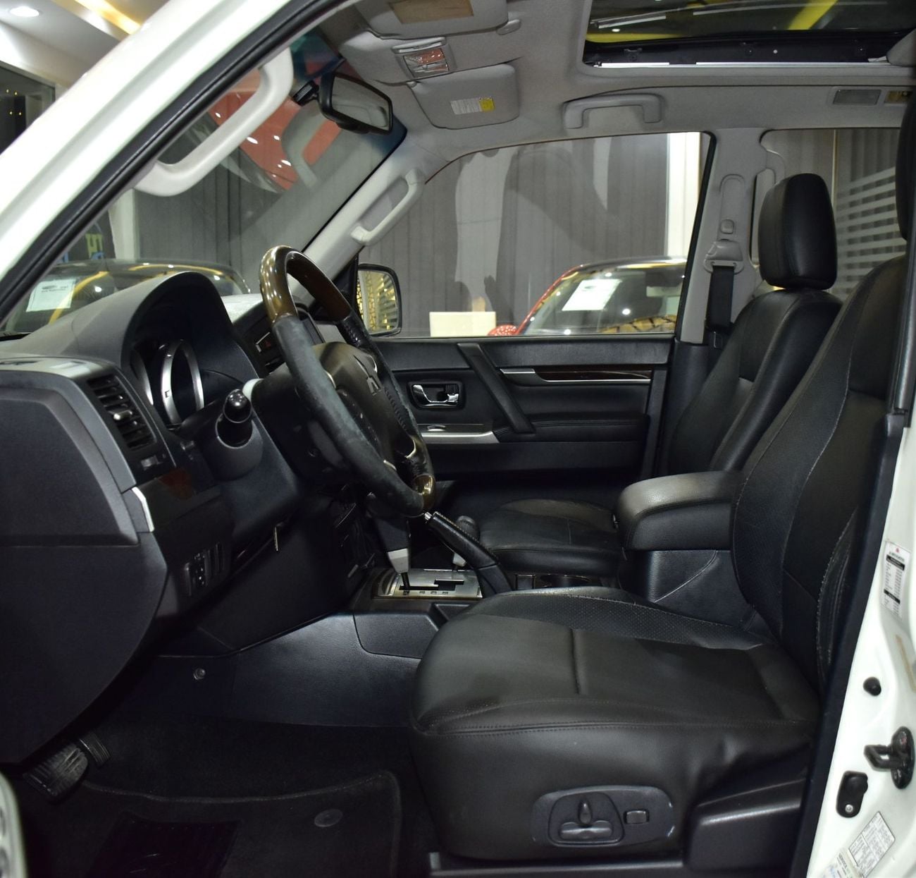 ميتسوبيشي باجيرو EXCELLENT DEAL for our Mitsubishi Pajero GLS Di-D ( 2012 Model ) in White Color GCC Specs