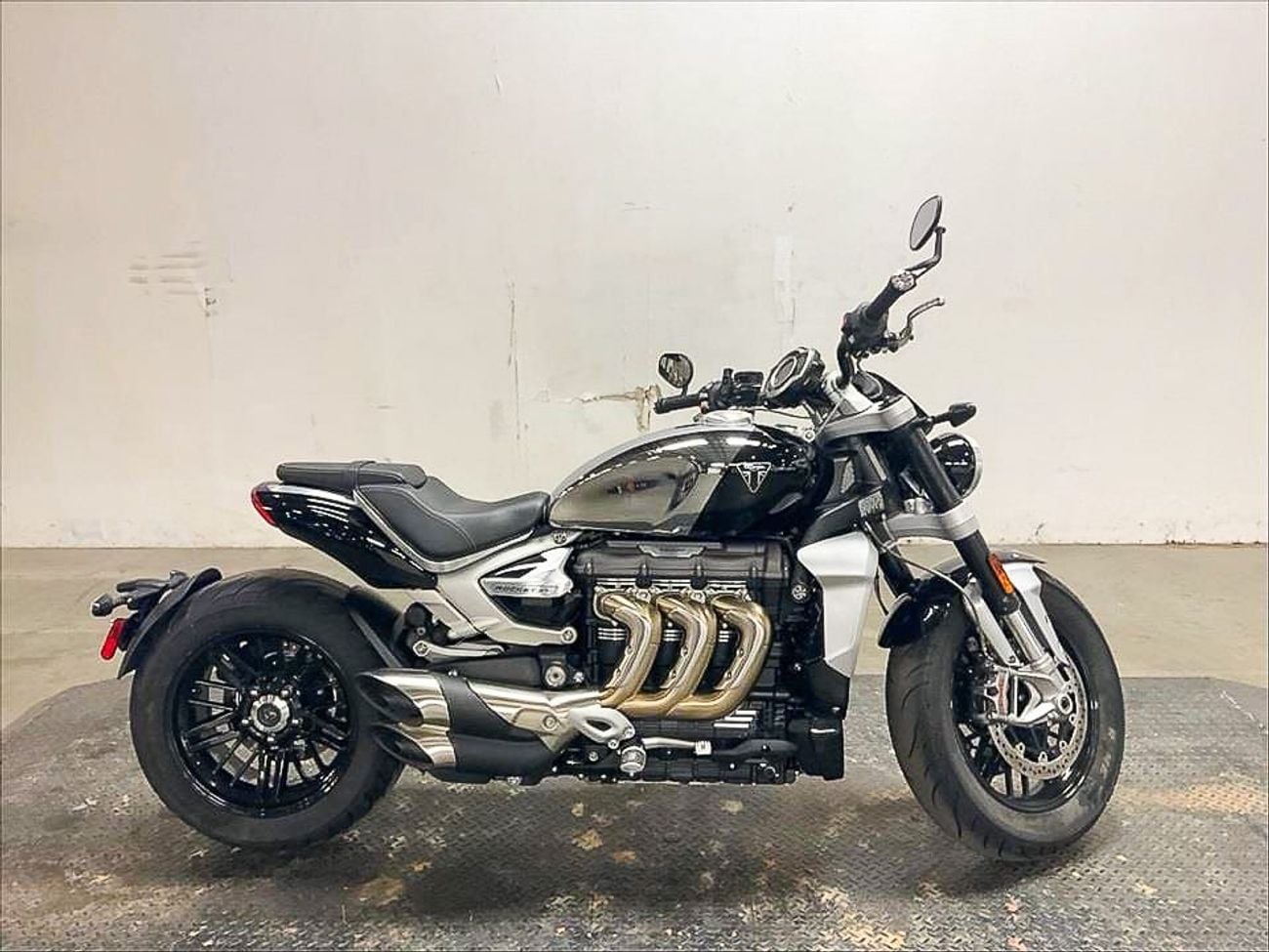 Triumph Stag 2021 Triumph Rocket 3 GT 2500CC