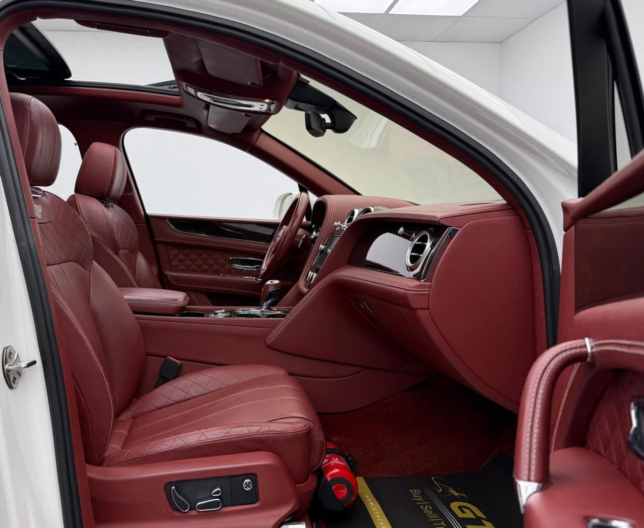 Bentley Bentayga 2017 Bentley Bentayga W12, 2026 Bentley Warranty, Full Bentley Service History, Fully Loaded, GCC