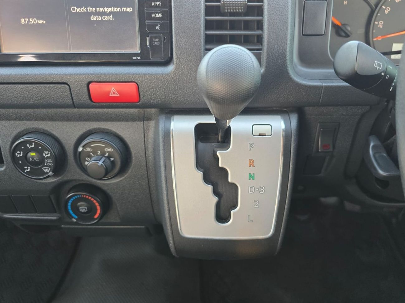 تويوتا هاياس TOYOTA HIACE COMMUTER VAN RHD 2018 MODEL 3.0 L DIESEL AUTOMATIC(PM22105)