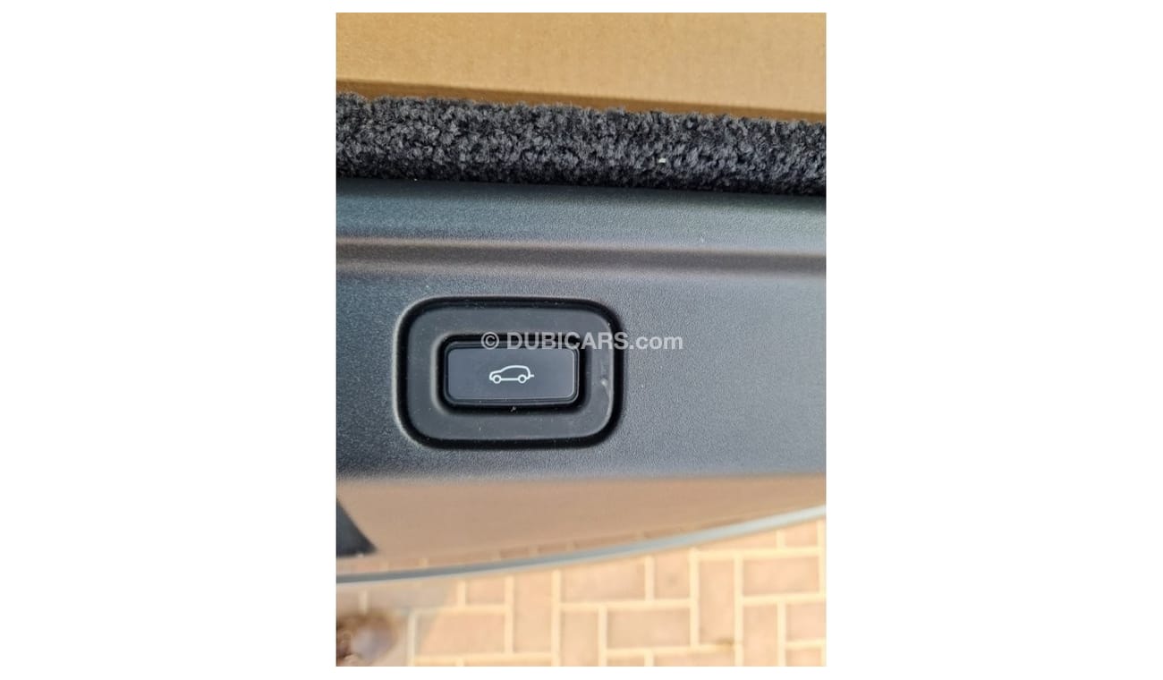 Land Rover Range Rover 2023 Model Range Rover VOGUE 4.4L V8 Petrol SE