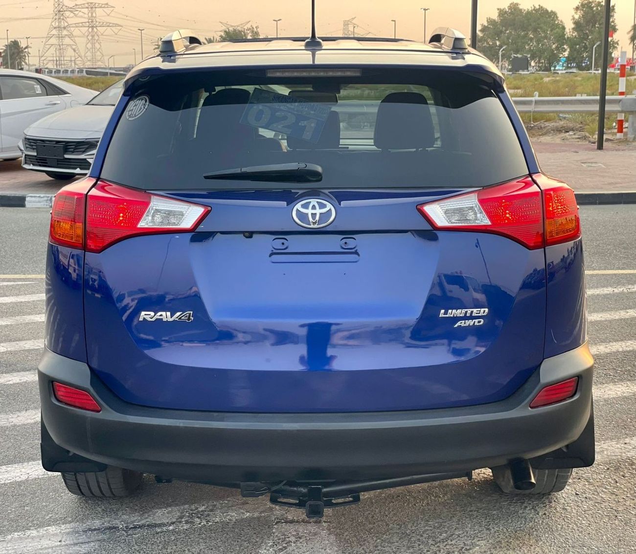 Toyota RAV4 2015 Toyota Rav4 Limited Edition 2.5L V4 - AWD 4x4 - Full Option BSM Radar & Trunk Auto - 139,000 Mi