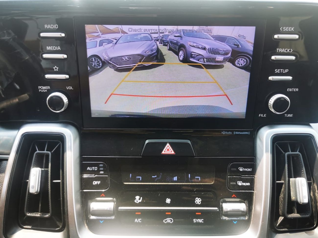 كيا سورينتو Std 2.5L FWD