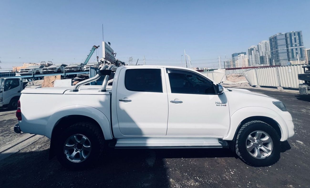 Toyota Hilux DIESEL 3.0 LITER ,AUTOMATIC RIGHT HAND DRIVE