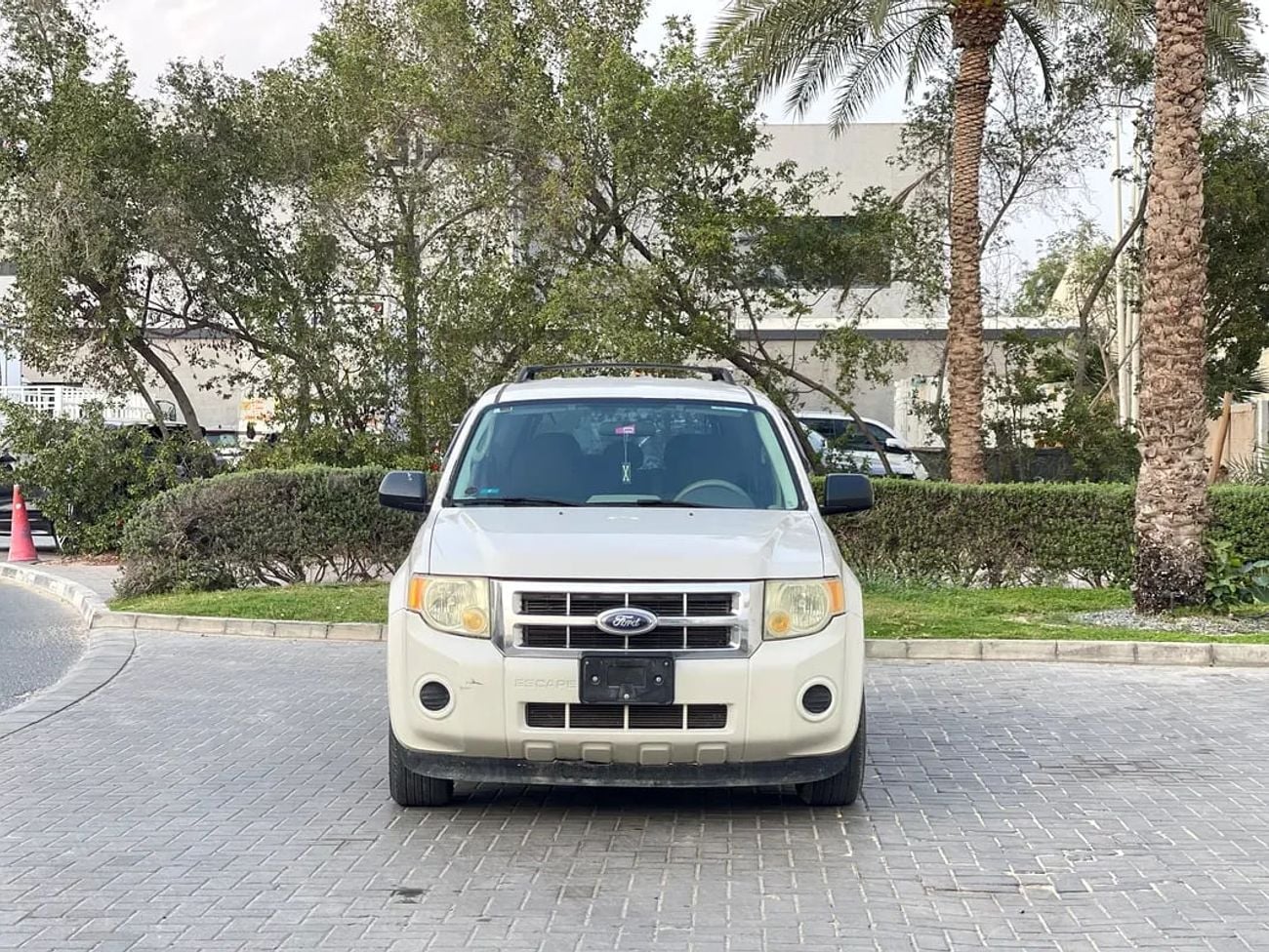 Ford Escape XLT | 2.5L 4-CYLINDERS | | GCC | LOW MILAGE | WELL MAINTAINED
