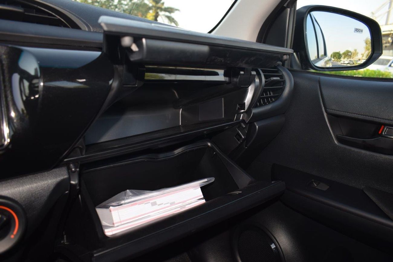 Toyota Hilux Double Cab DLX 2.4L Diesel 4WD MT