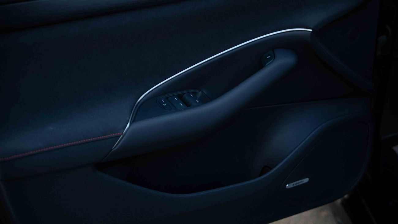 Xiaomi SU7 PRO - Black inside Black | Export Only