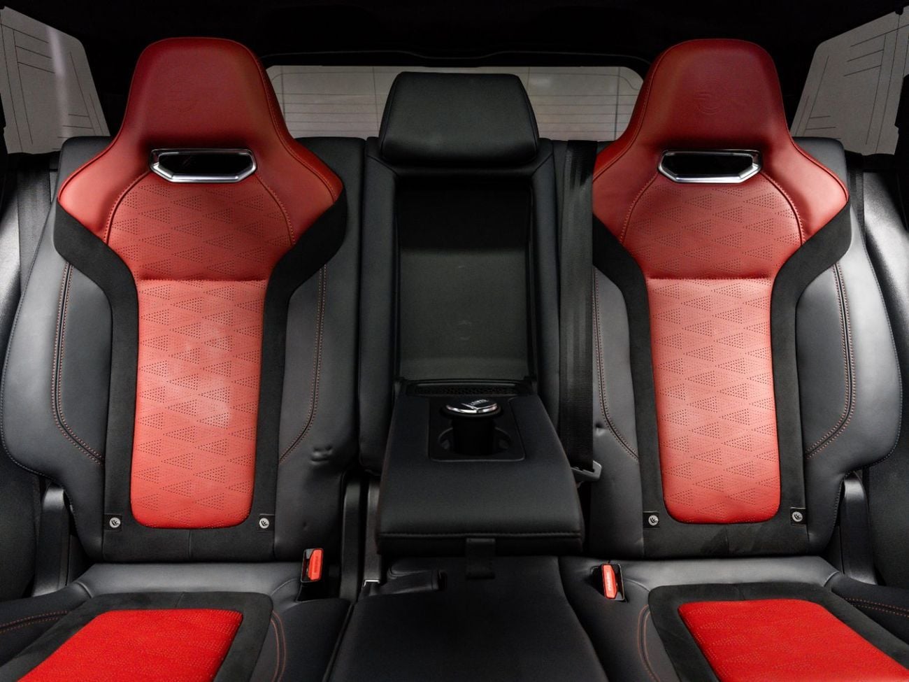 لاند روفر رينج روفر سبورت 2022 Range Rover SVR Carbon Edition, 5.0 SC V8, 4WD, 575bhp, 8 Speed Automatic.